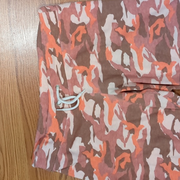 Monrow Camo Sweatpants in Pink Camo - Picture 4 of 6